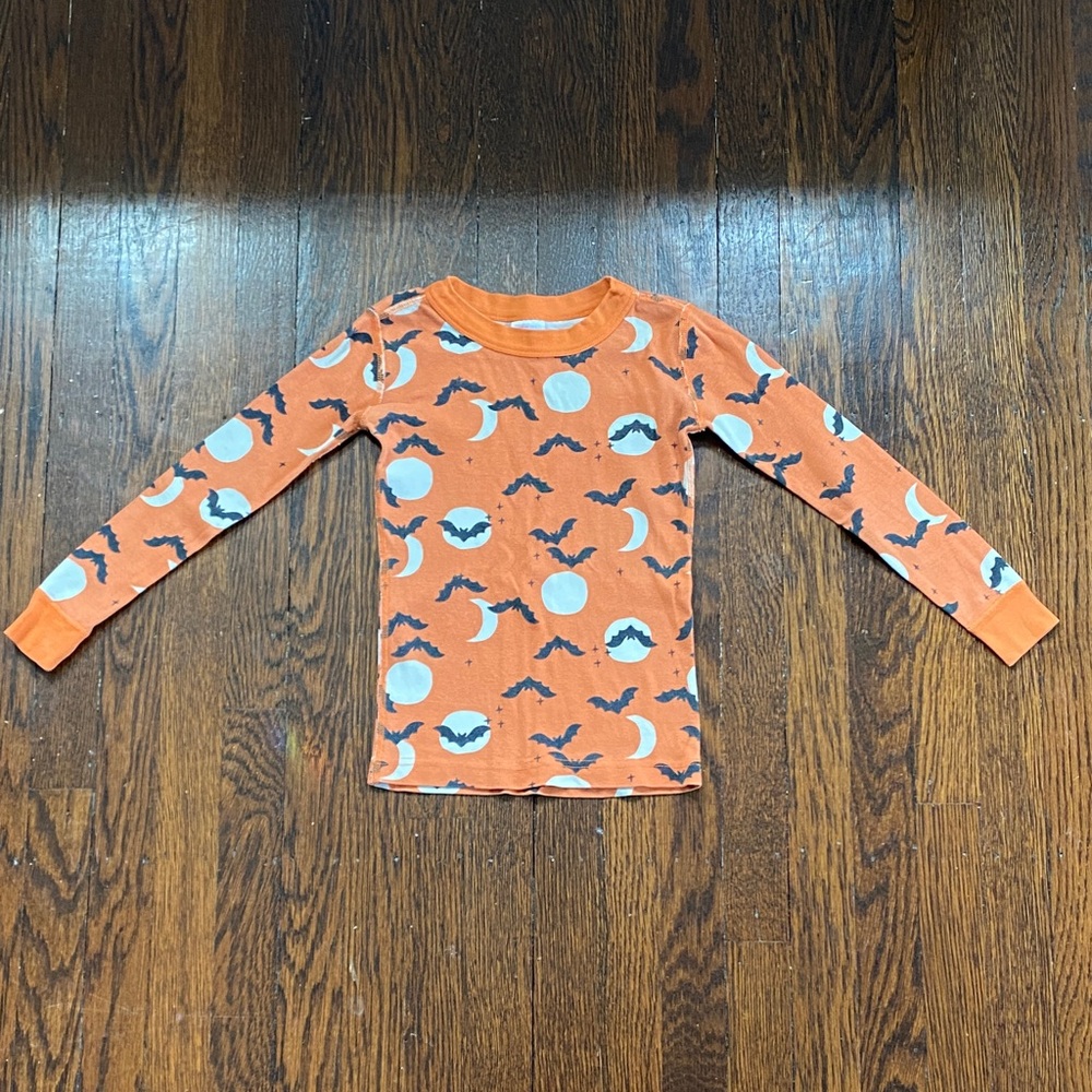 Hanna Andersson Orange Bat Print Organic Kids Pajamas - Picture 2 of 10